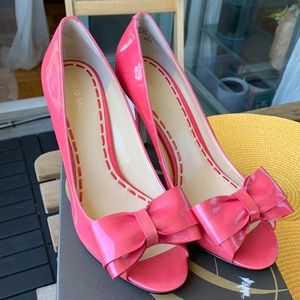 BNIB Enzo Angiolini ‘Mezzo’ Bright Pink Patent Open Toe Heels With Bow Size 8.5